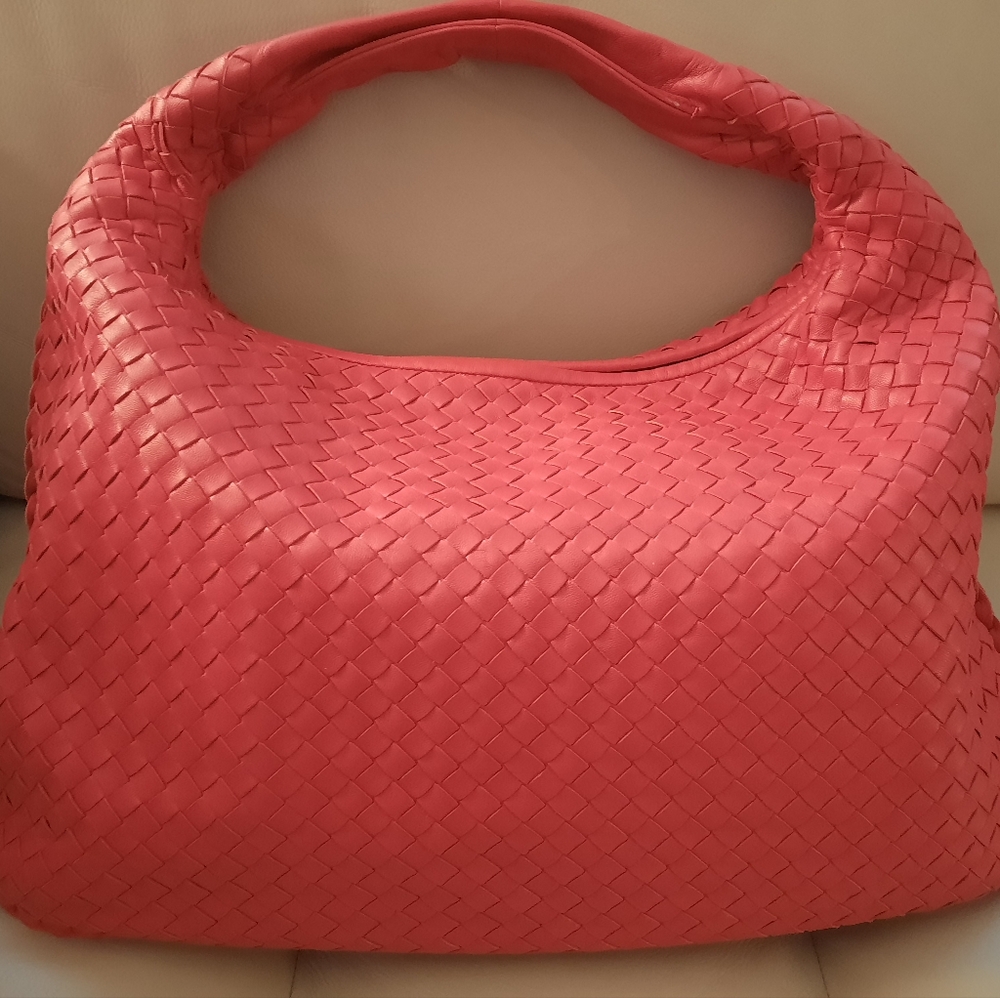 Bottega Veneta hobo bag in good condition. Authentic with serial number.